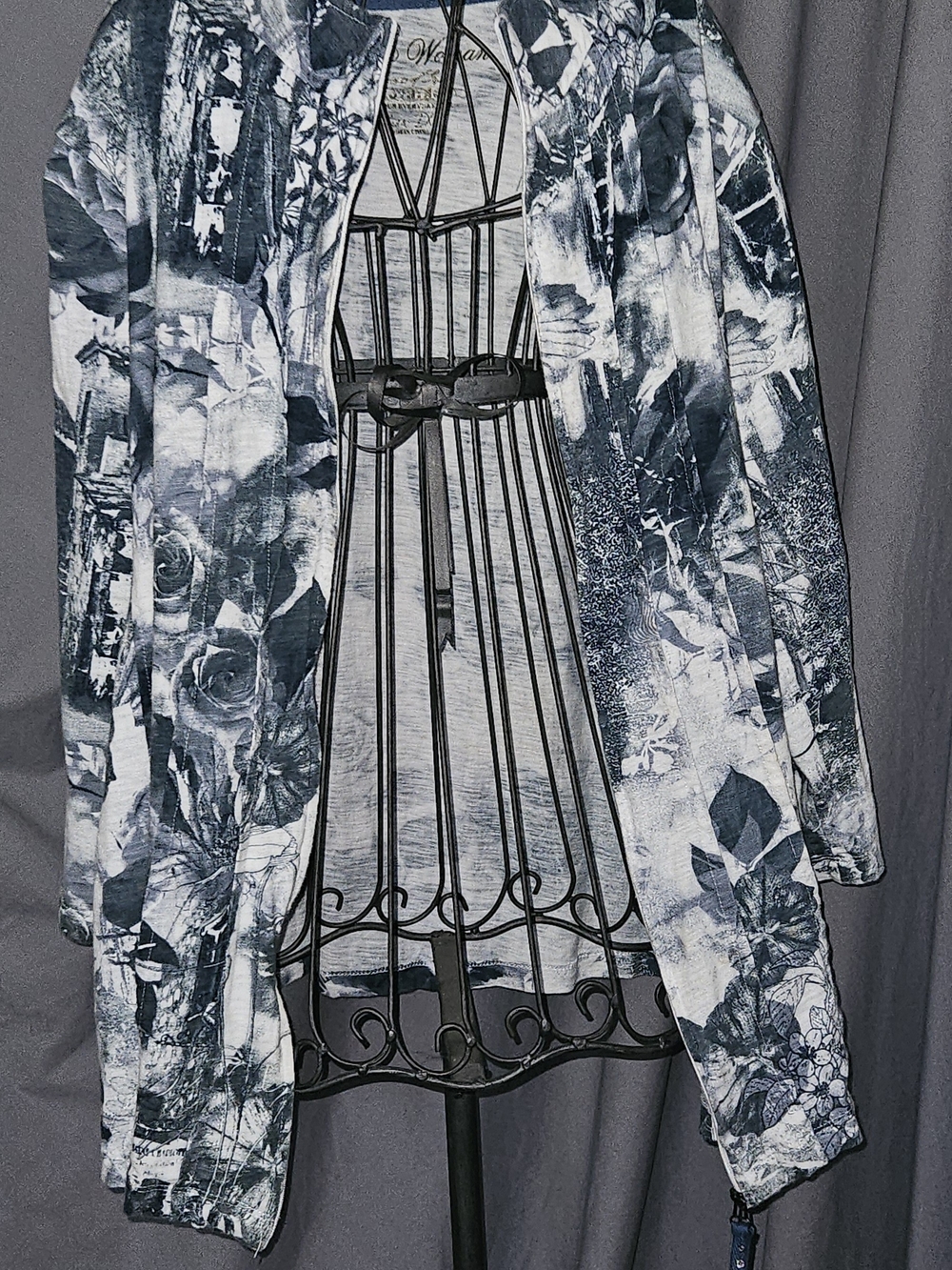 Onque Woman Floral-Print Zipper Jacket/shirt - Gray & White